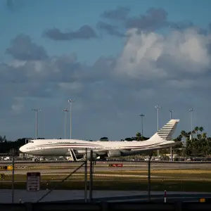 What Will It Cost to Renovate Trump’s ‘Free’ Air Force One? Don’t Ask.